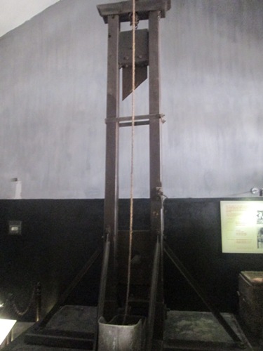 Hoa Lo guillotine